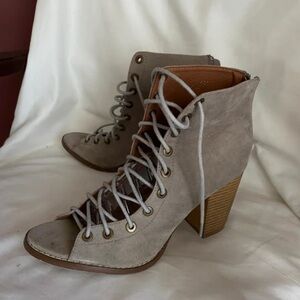Chic Gray Lace-Up Ankle Boots
